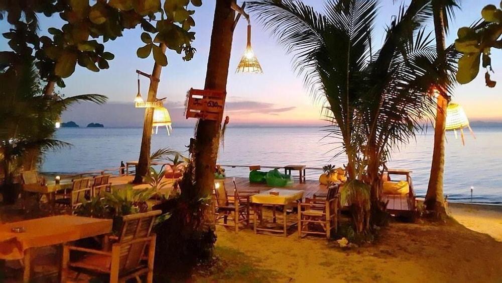 Хостел Think & Retro Cafe Lipa Noi Samui Экстерьер фото